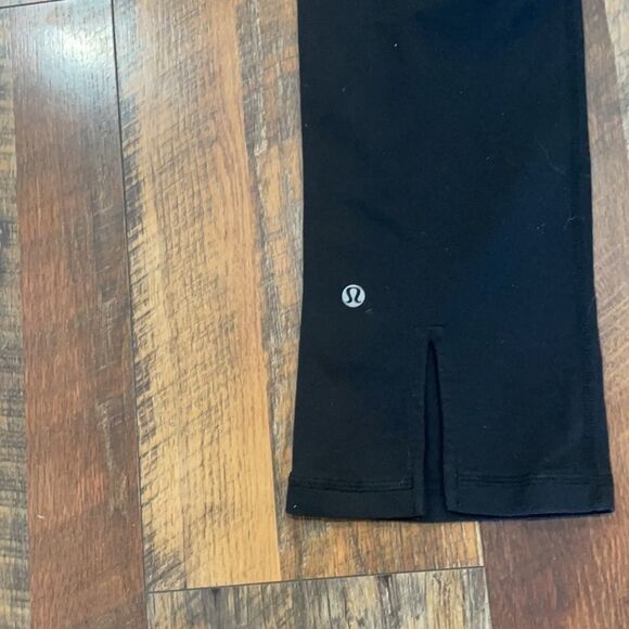 Lululemon clam diggers 4 (5012) - Picture 4 of 5